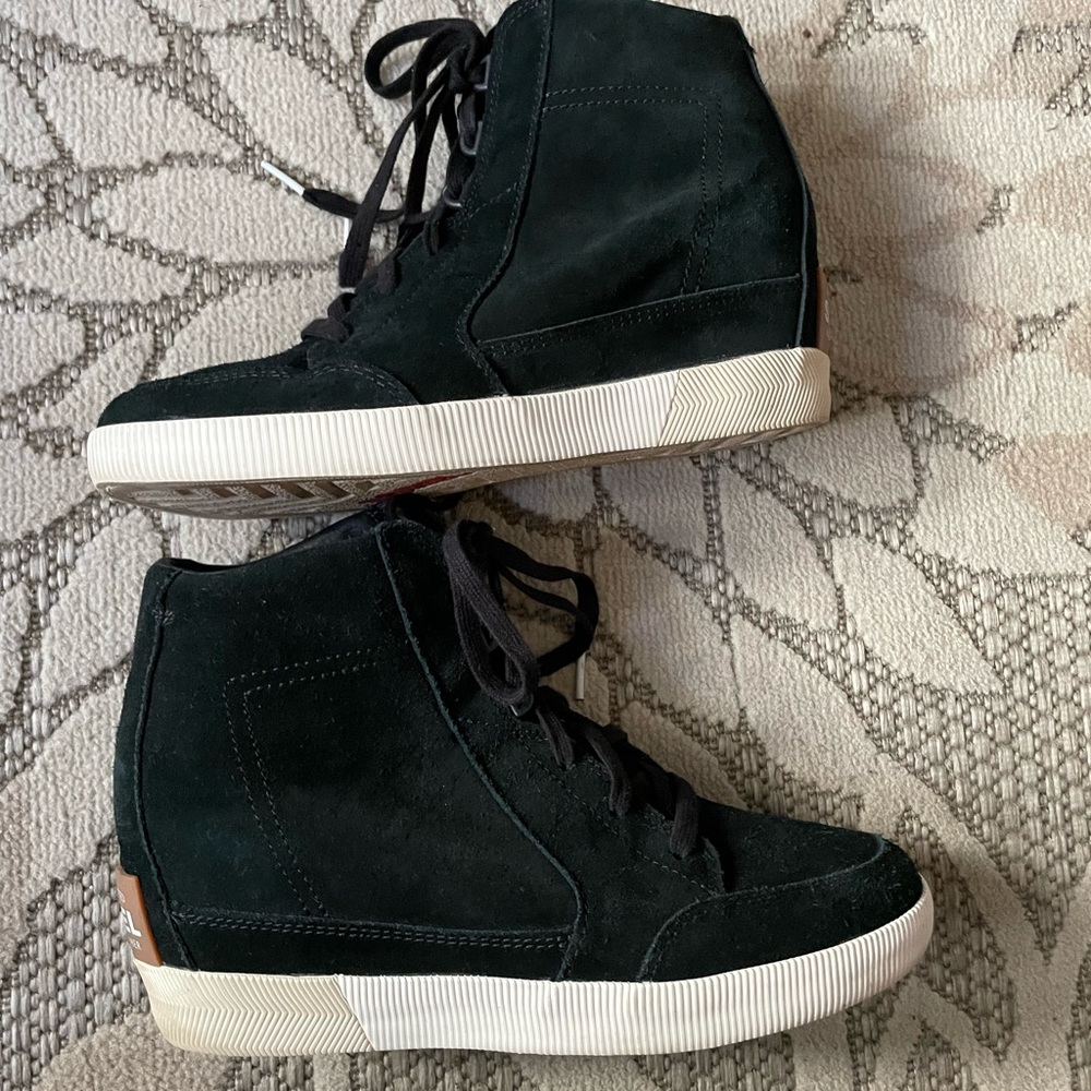 Sorel Out and About lace wedge boot sneaker 9.5